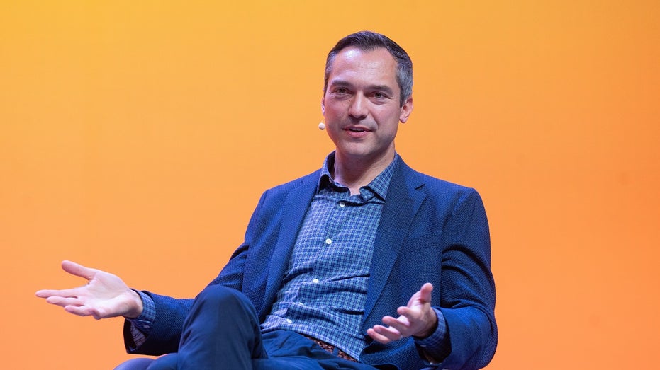 Airbnb co-founder forum