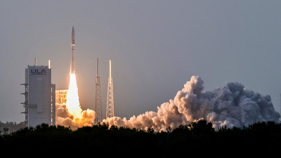 United Launch Alliance Atlas V rocket lifts off carrying 27 Project Kuiper satellites
