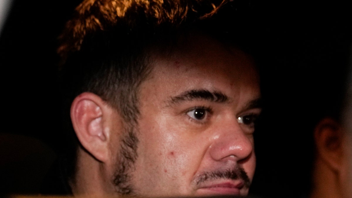 Joran van der Sloot is transported to the airport